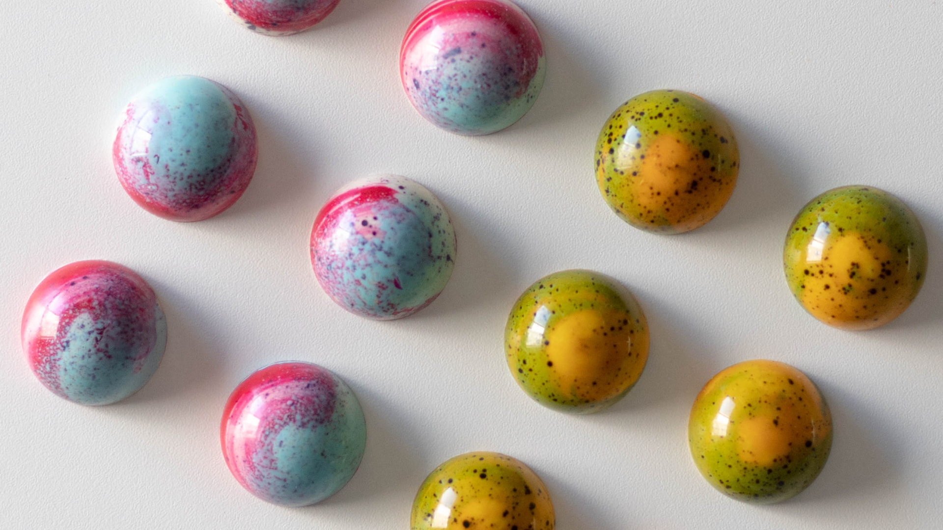 Bombons coloridos com aerografia profissional
